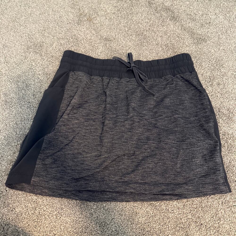 Athleta Excursion Hybrid Skort‎ Grey/Black Style# 405667 Medium